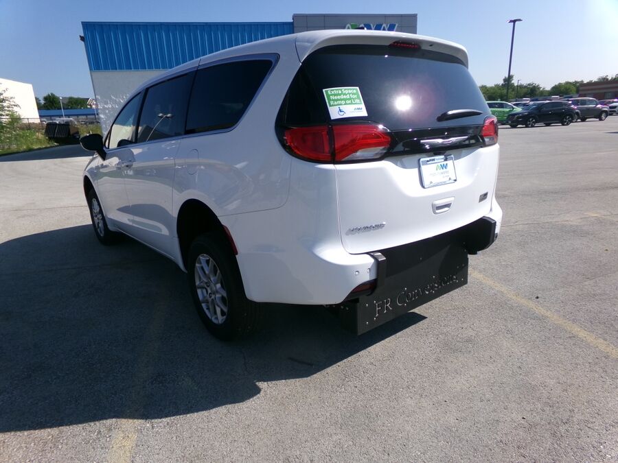 2026 Chrysler Voyager LX - Photo 24