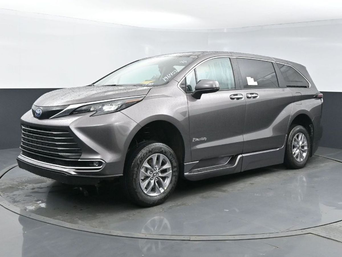 2024 Toyota Sienna XLE - Photo 20