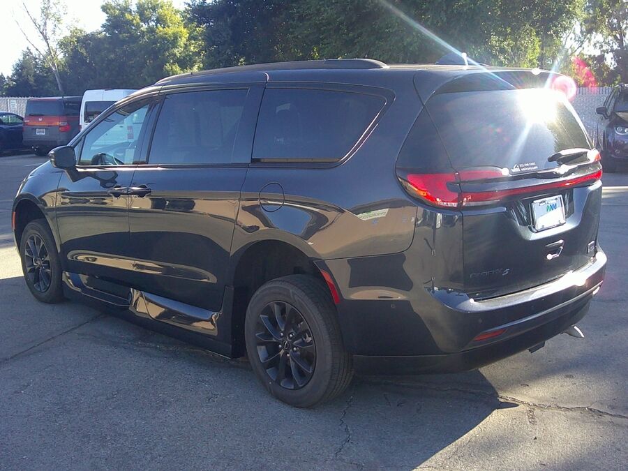 2021 Chrysler Pacifica Touring L - Photo 6