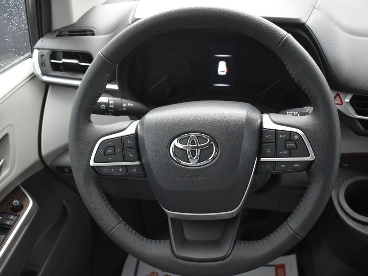 2024 Toyota Sienna XLE - Photo 6