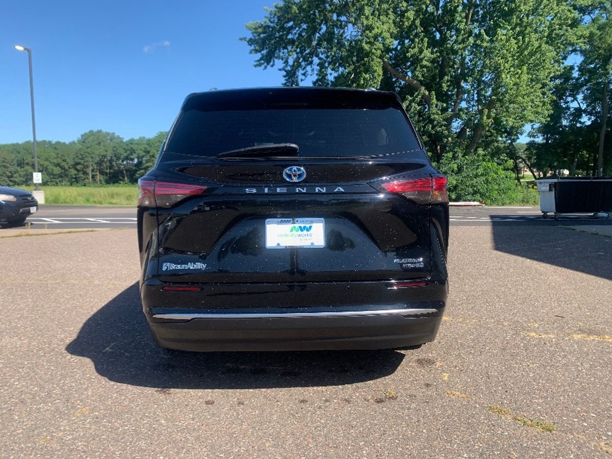 2022 Toyota Sienna Platinum - Photo 9