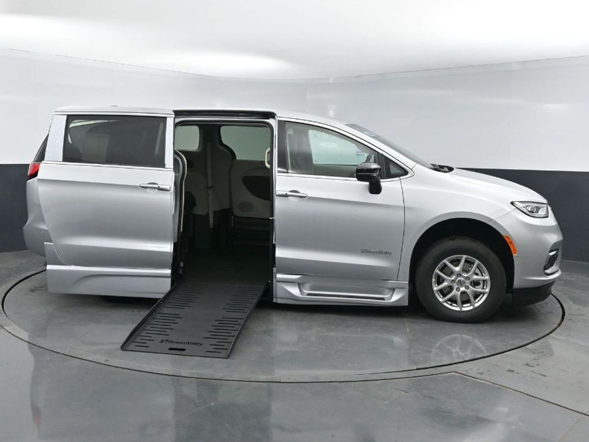 2024 Chrysler Pacifica
