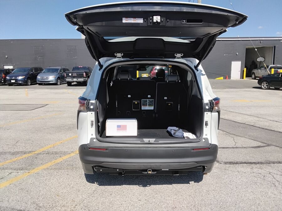 2023 Toyota Sienna XLE - Photo 8