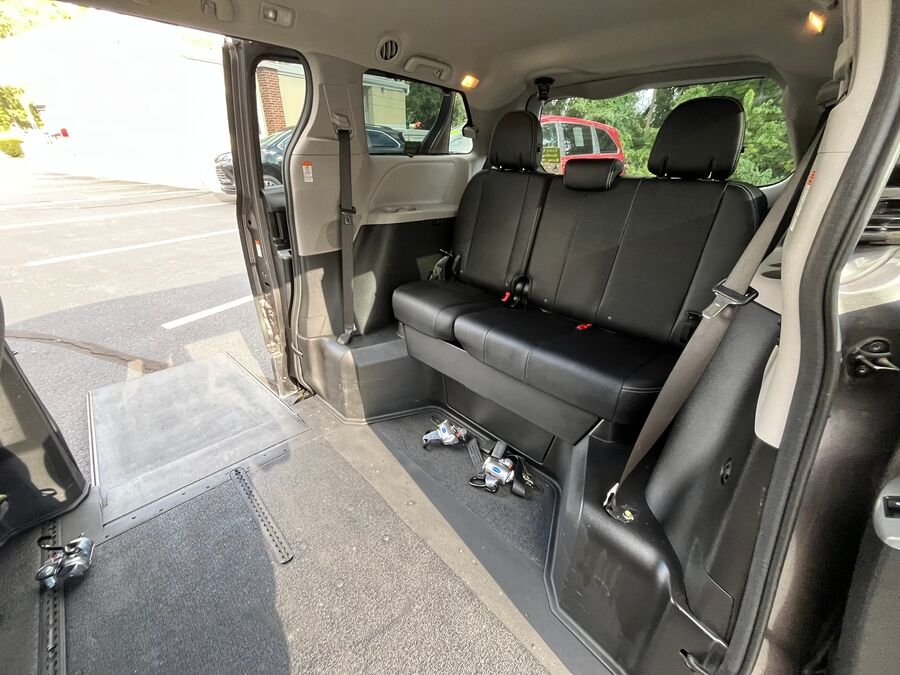 2017 Toyota Sienna SE - Photo 13