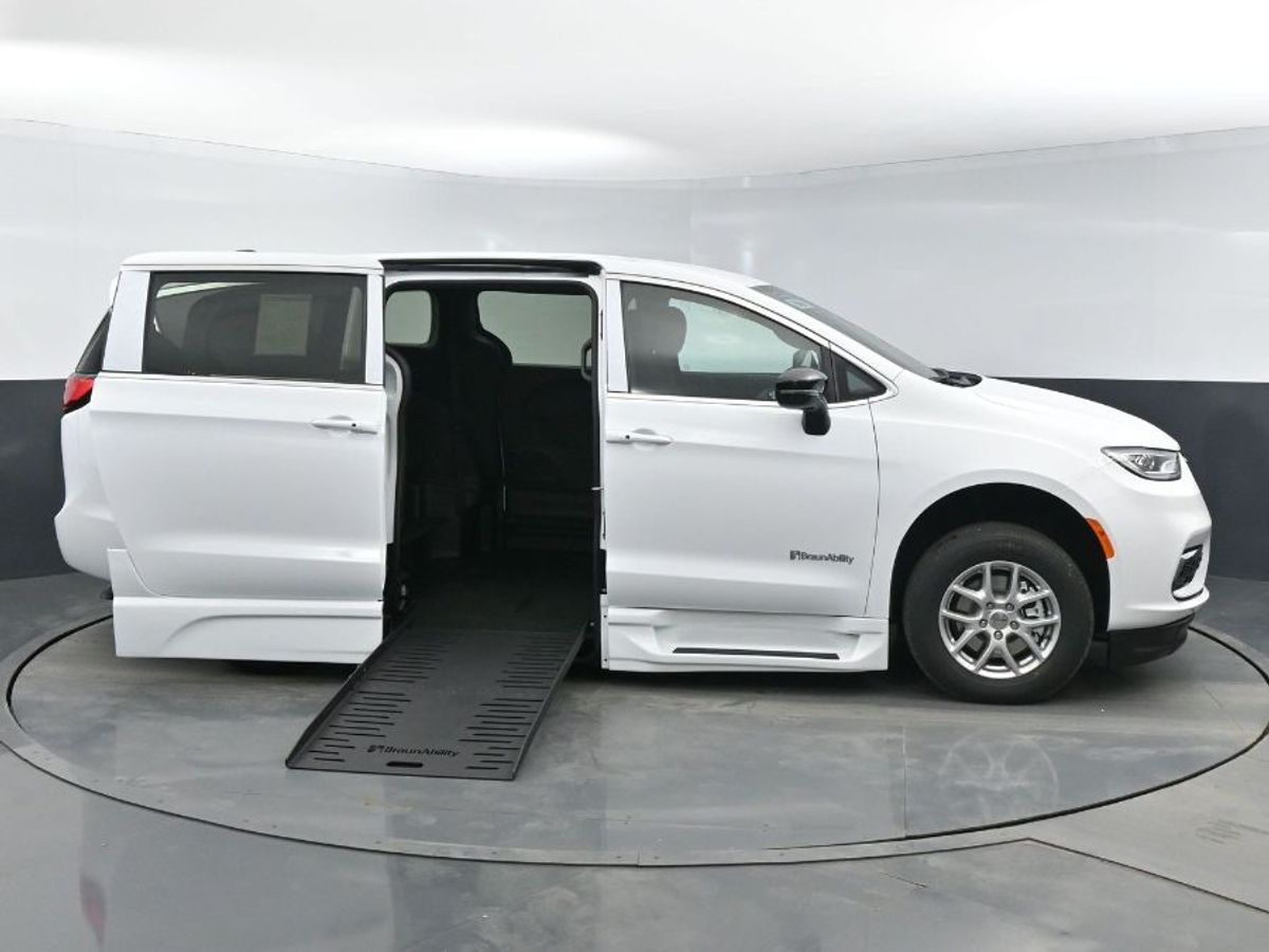 2024 Chrysler Pacifica