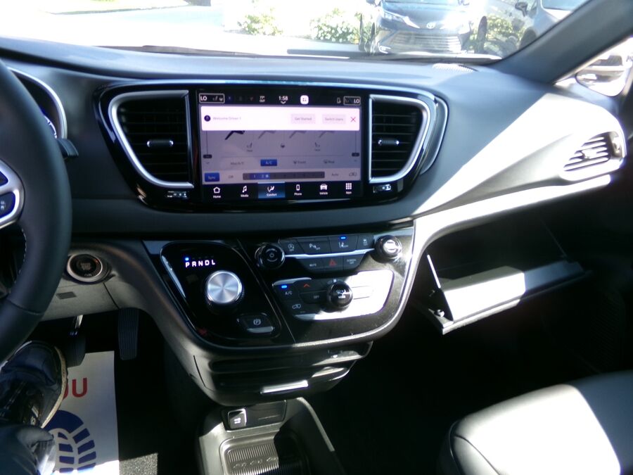 2026 Chrysler Voyager LX - Photo 7