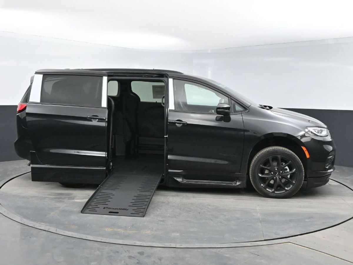 2023 Chrysler Pacifica