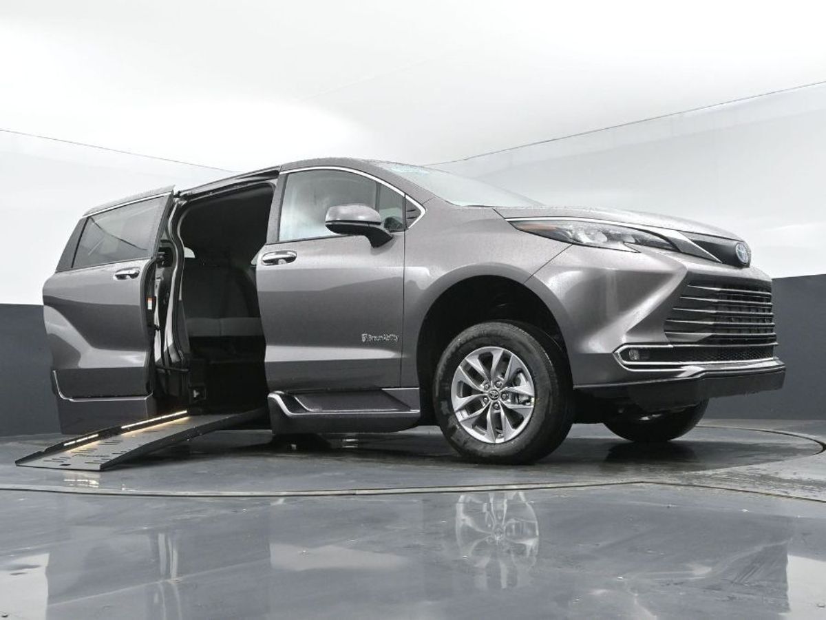 2024 Toyota Sienna XLE - Photo 10