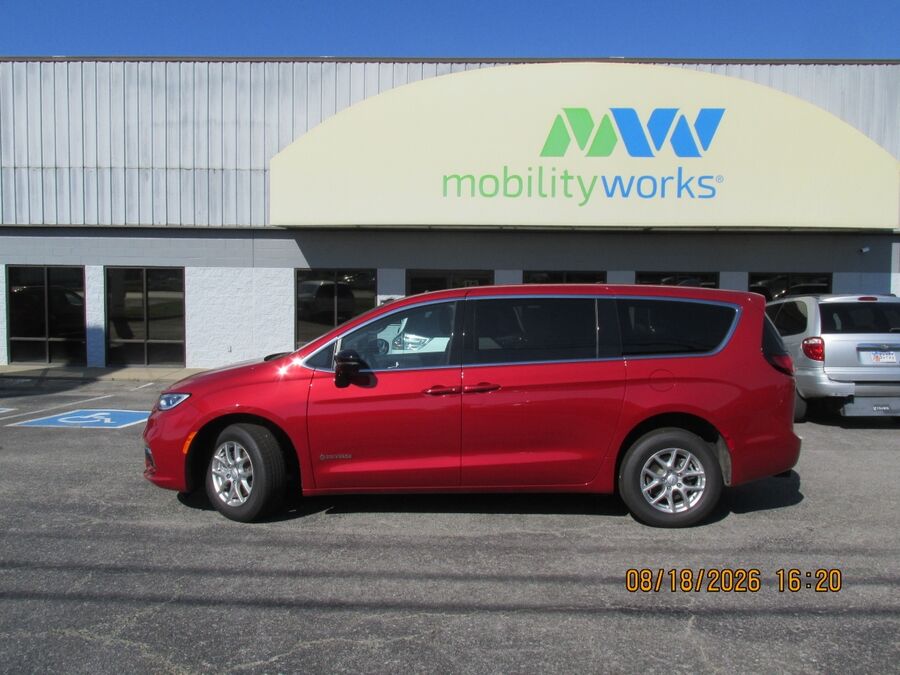 2026 Chrysler Pacifica Select - Photo 8