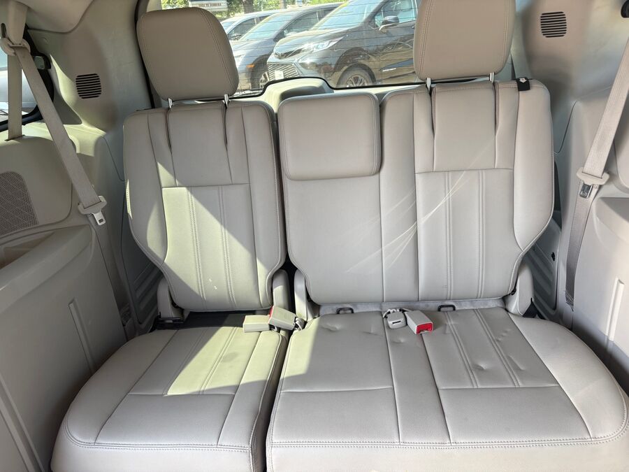 2013 Chrysler Town & Country Touring - Photo 7