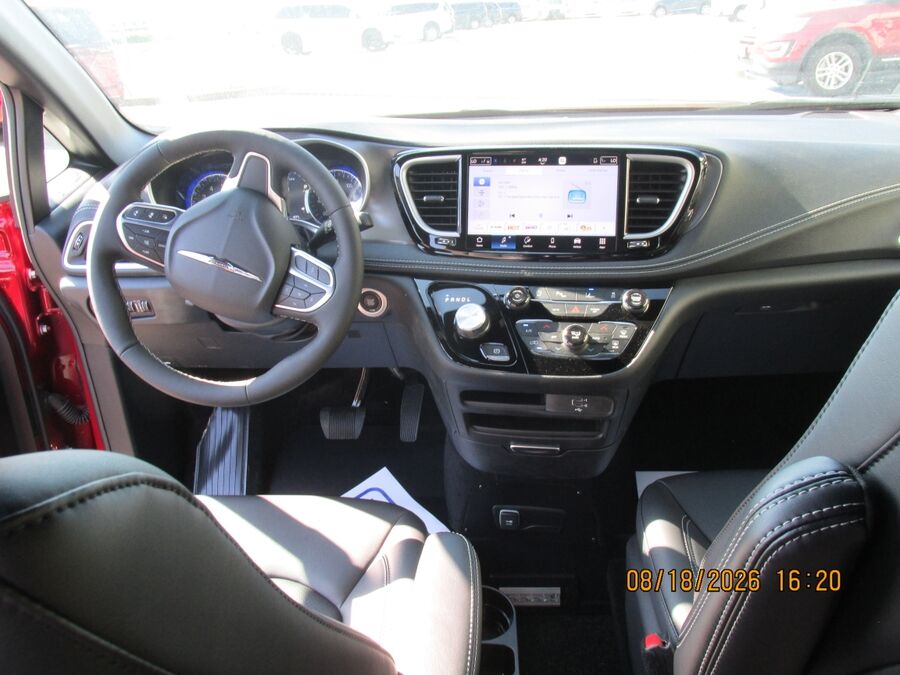 2026 Chrysler Pacifica Select - Photo 12