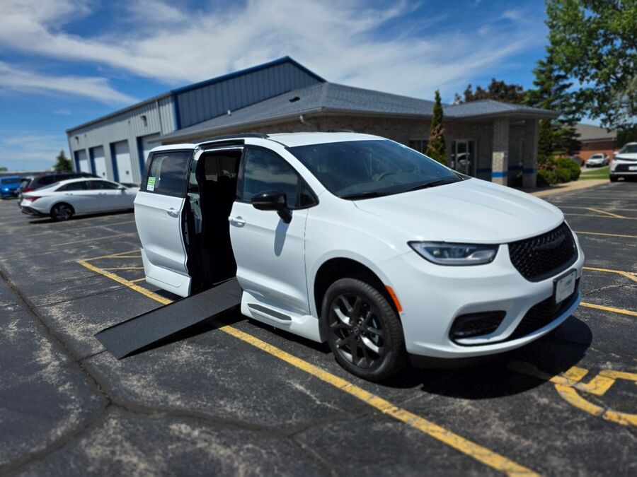 2026 Chrysler Pacifica