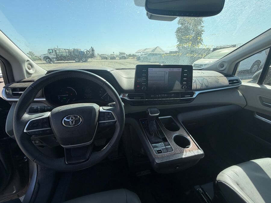 2023 Toyota Sienna XLE - Photo 4