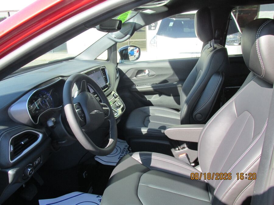 2026 Chrysler Pacifica Select - Photo 10
