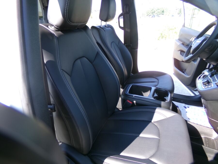 2026 Chrysler Voyager LX - Photo 14