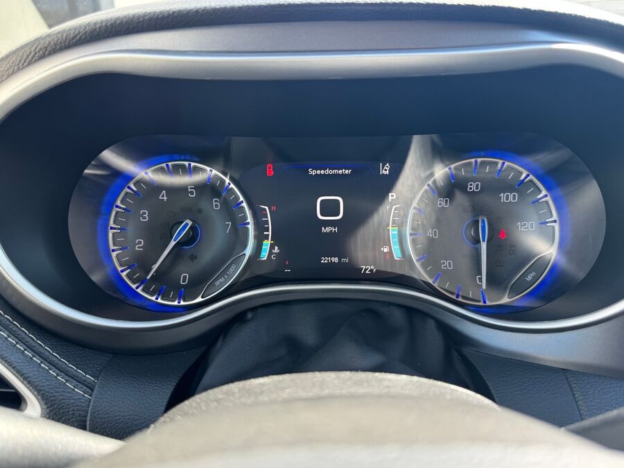 2024 Chrysler Pacifica Touring L - Photo 11
