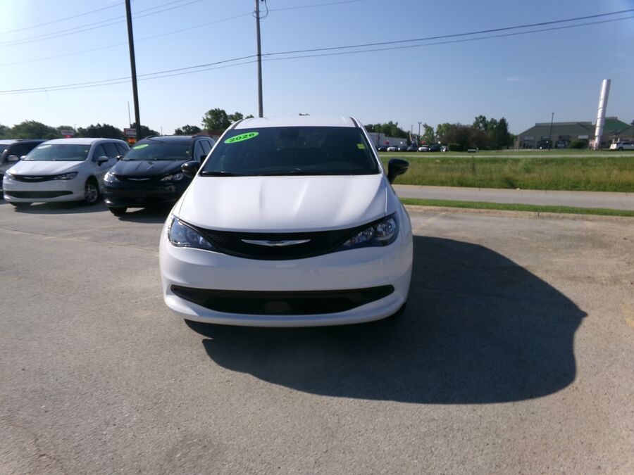 2026 Chrysler Voyager LX - Photo 5
