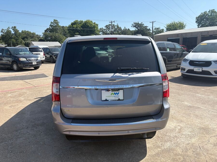 2013 Chrysler Town & Country Touring - Photo 6