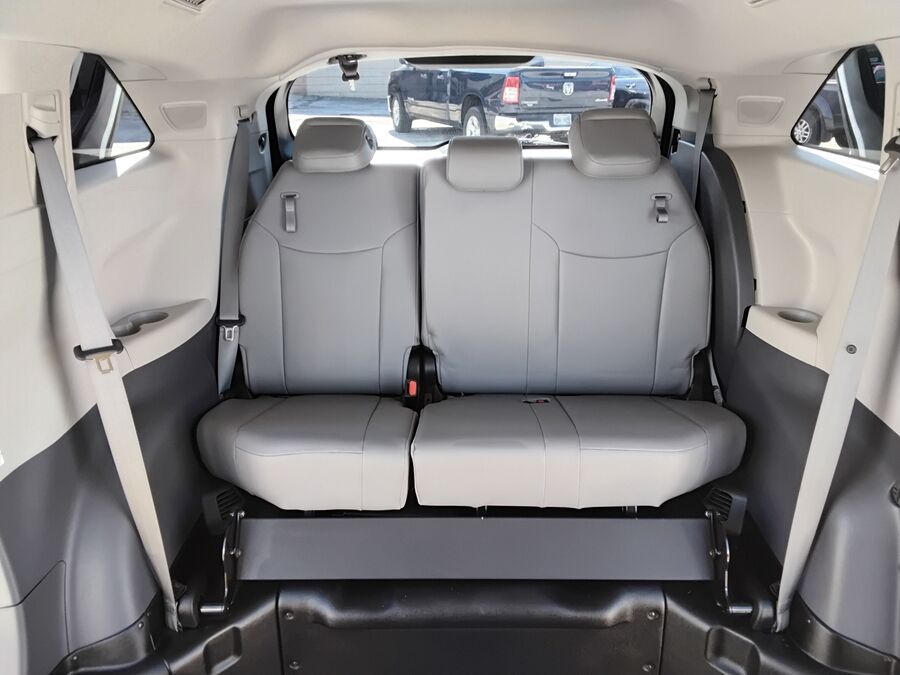 2023 Toyota Sienna XLE - Photo 12