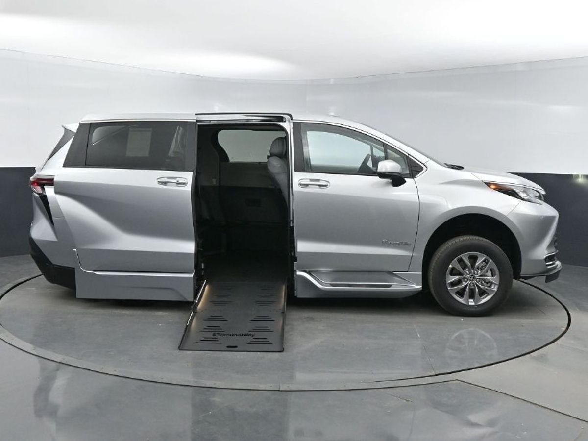 2024 Toyota Sienna