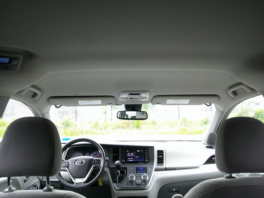 2019 Toyota Sienna LE - Photo 16