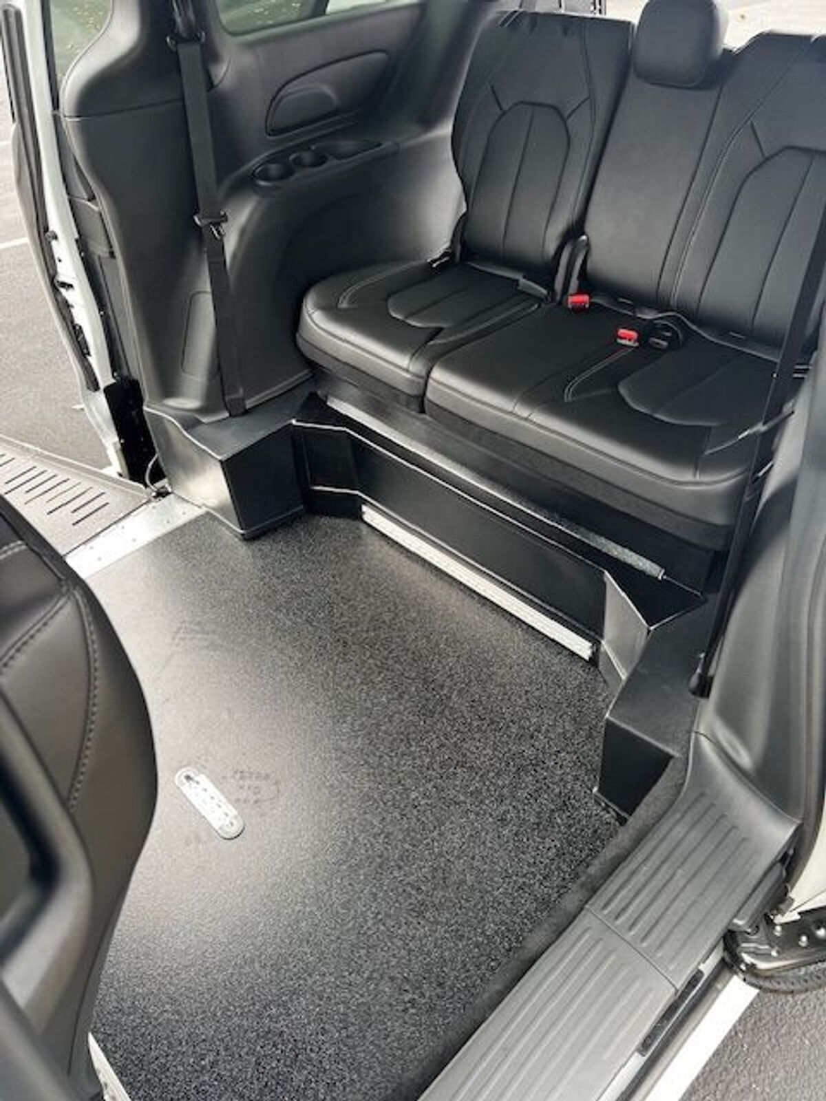 2026 Chrysler Pacifica Select - Photo 11