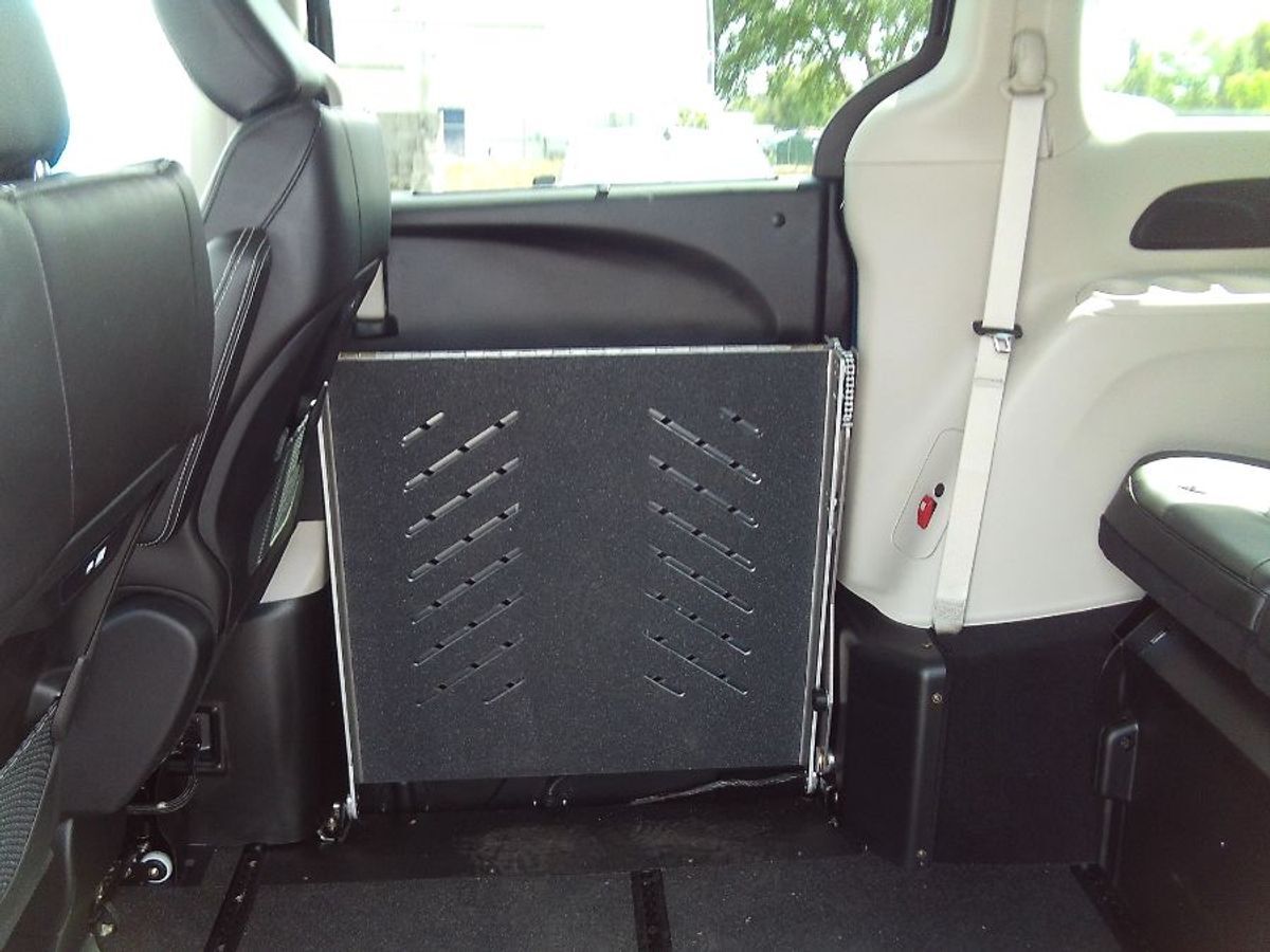 2024 Chrysler Pacifica Touring L - Photo 19