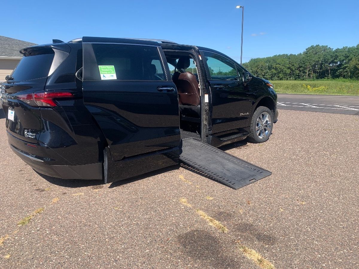 2022 Toyota Sienna Platinum - Photo 16
