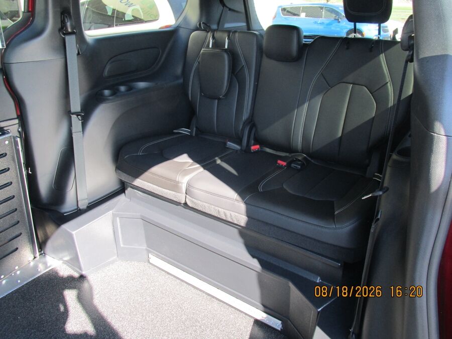 2026 Chrysler Pacifica Select - Photo 11