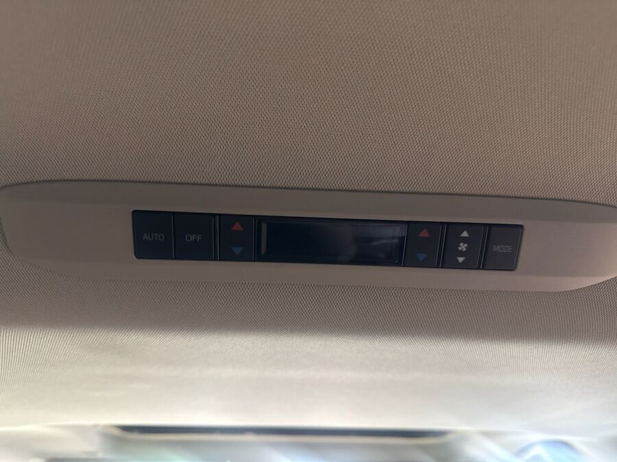 2025 Toyota Sienna XLE - Photo 12