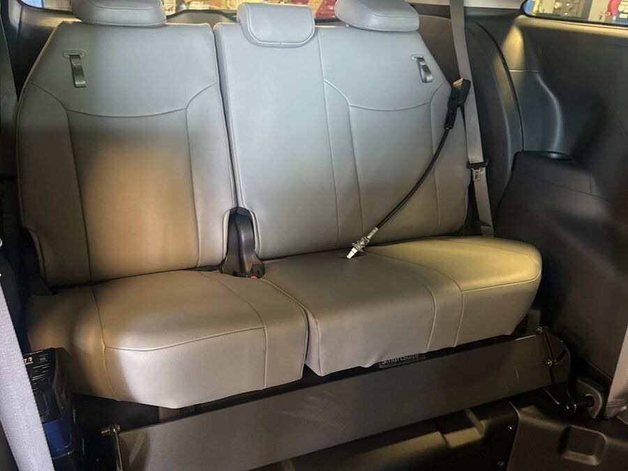 2025 Toyota Sienna XLE - Photo 9