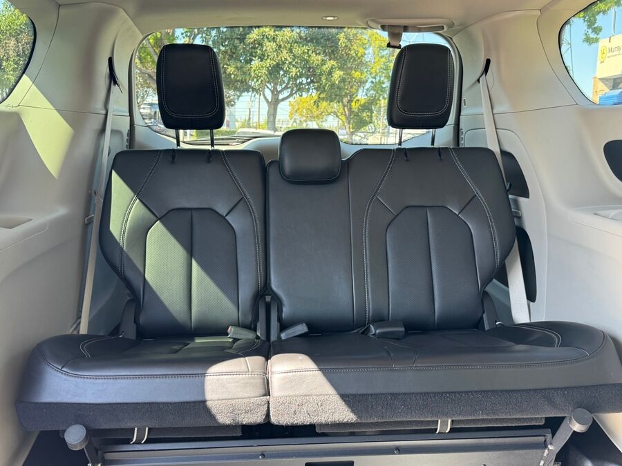 2024 Chrysler Pacifica Touring L - Photo 16