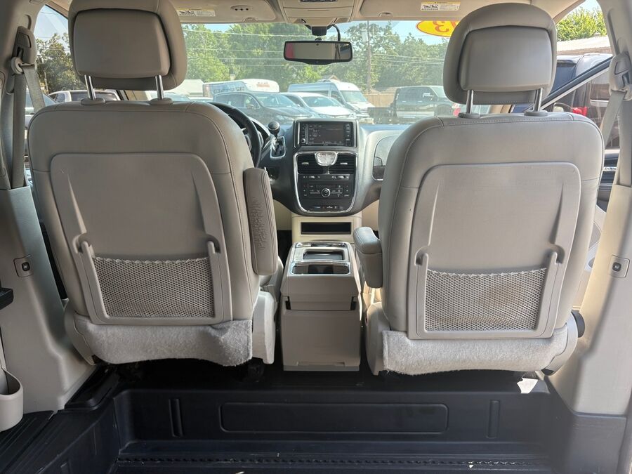 2013 Chrysler Town & Country Touring - Photo 8