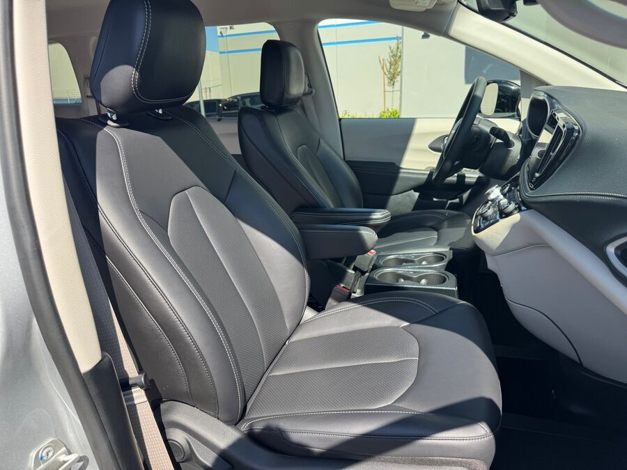 2024 Chrysler Pacifica Touring L - Photo 15