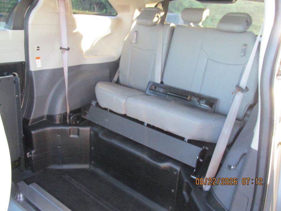 2023 Toyota Sienna XLE - Photo 10