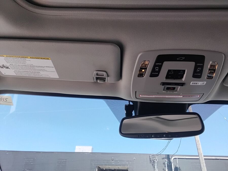 2023 Toyota Sienna XLE - Photo 17