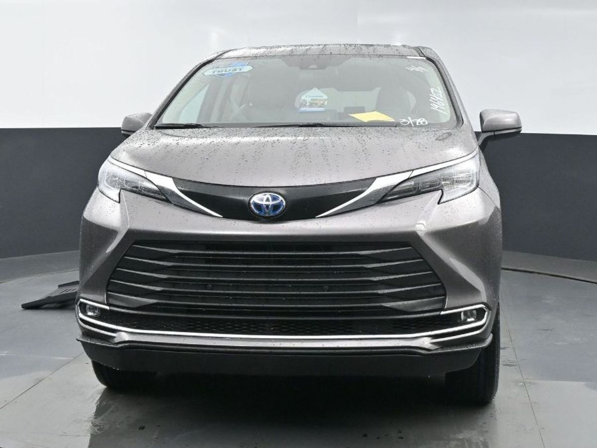 2024 Toyota Sienna XLE - Photo 19