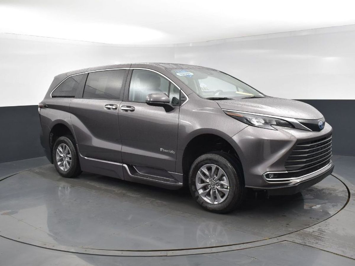 2024 Toyota Sienna XLE - Photo 9