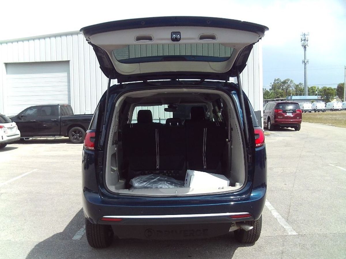 2024 Chrysler Pacifica Touring L - Photo 20