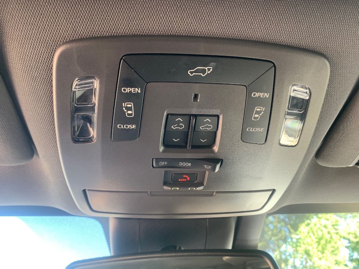 2022 Toyota Sienna Platinum - Photo 4