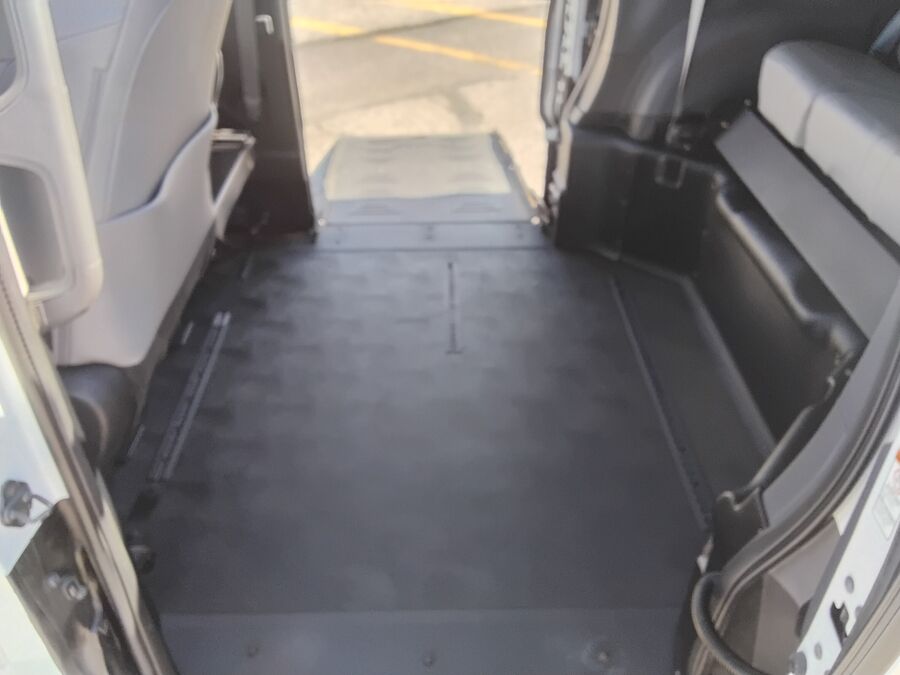 2023 Toyota Sienna XLE - Photo 10