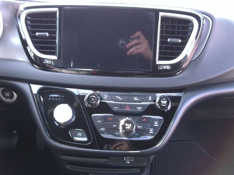 2026 Chrysler Voyager LX - Photo 12
