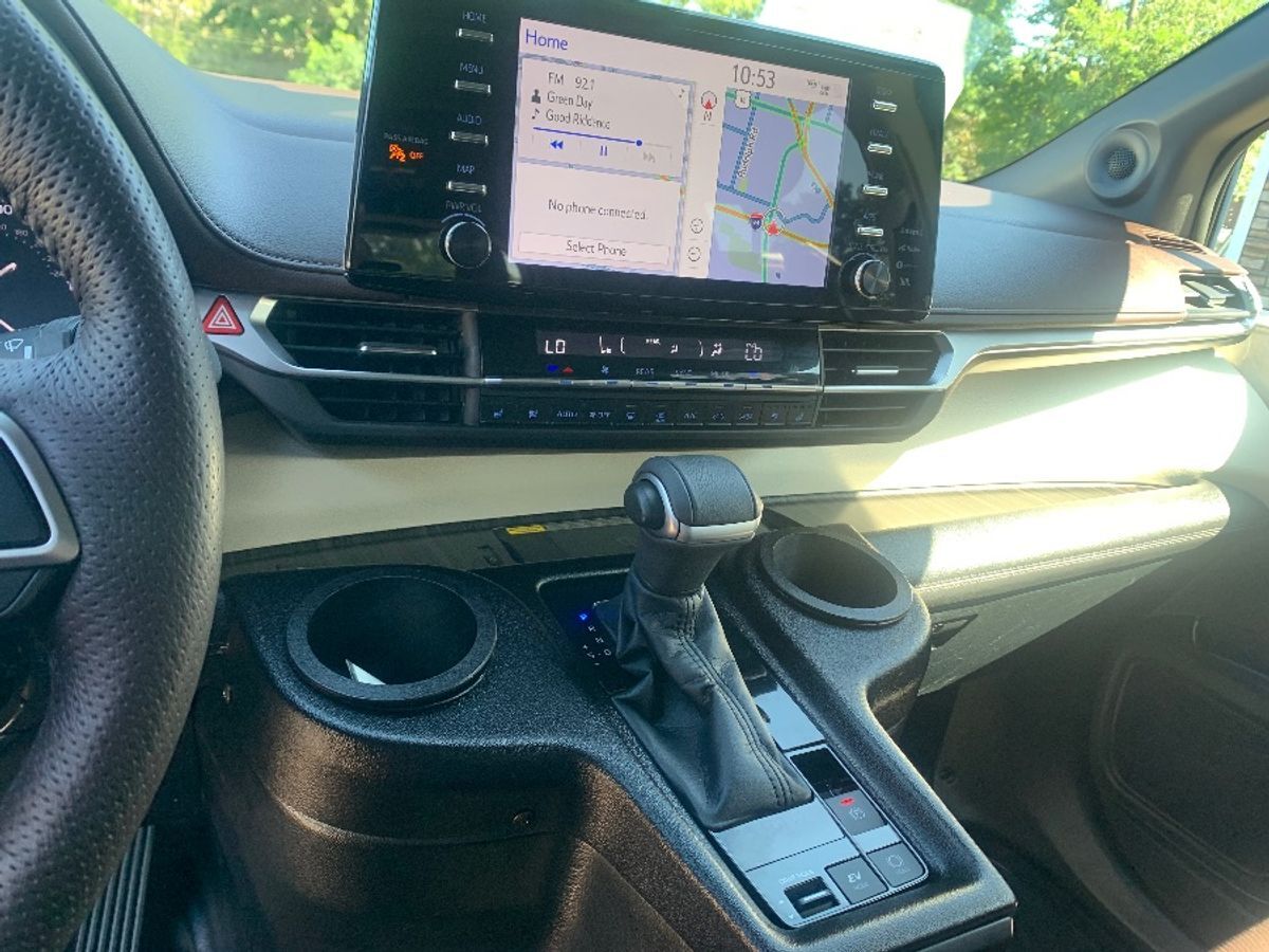2022 Toyota Sienna Platinum - Photo 3