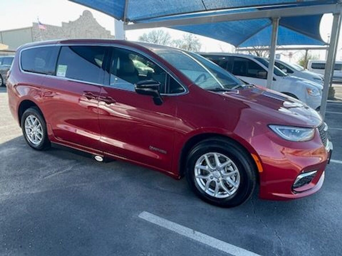 2026 Chrysler Pacifica Select - Photo 7