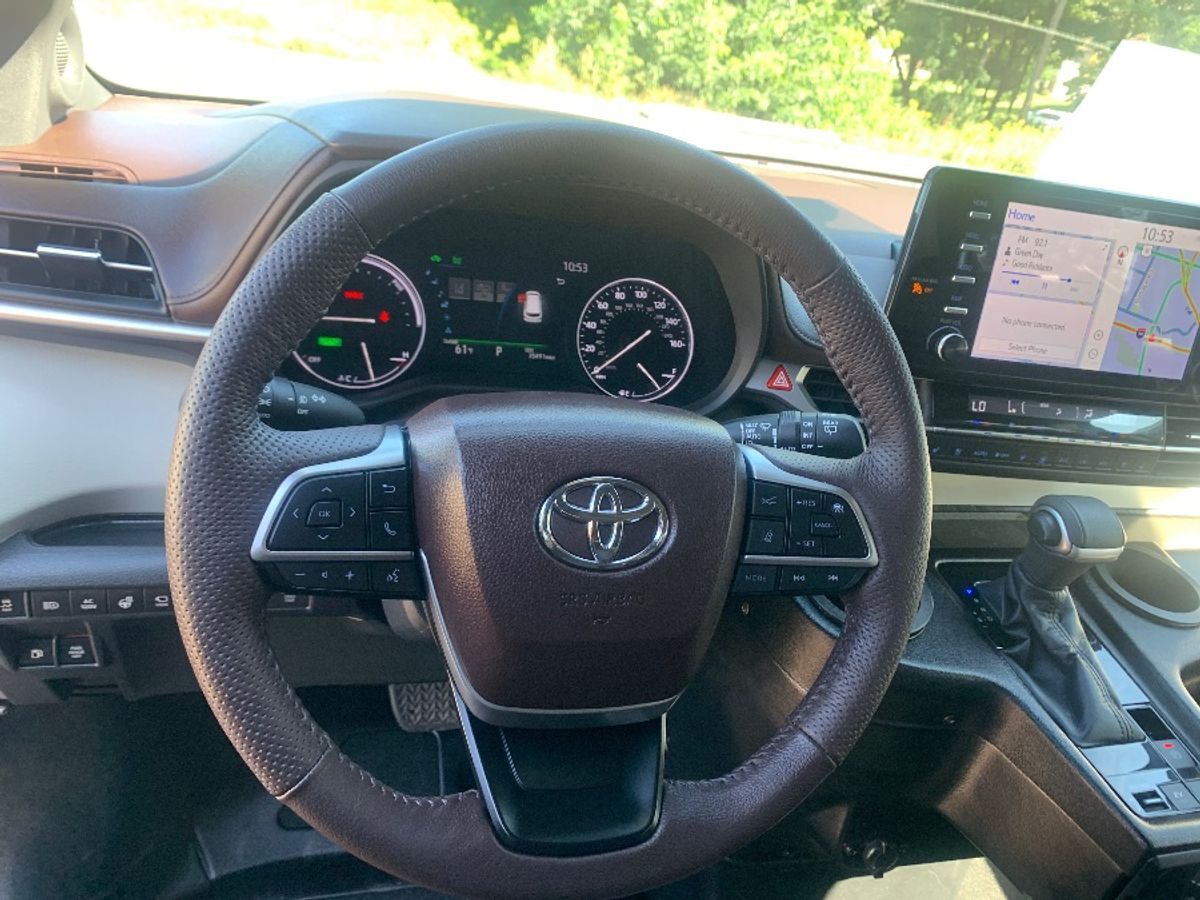 2022 Toyota Sienna Platinum - Photo 2