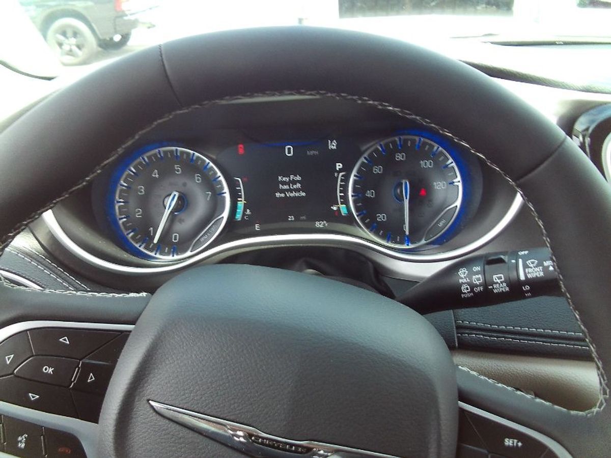 2024 Chrysler Pacifica Touring L - Photo 11