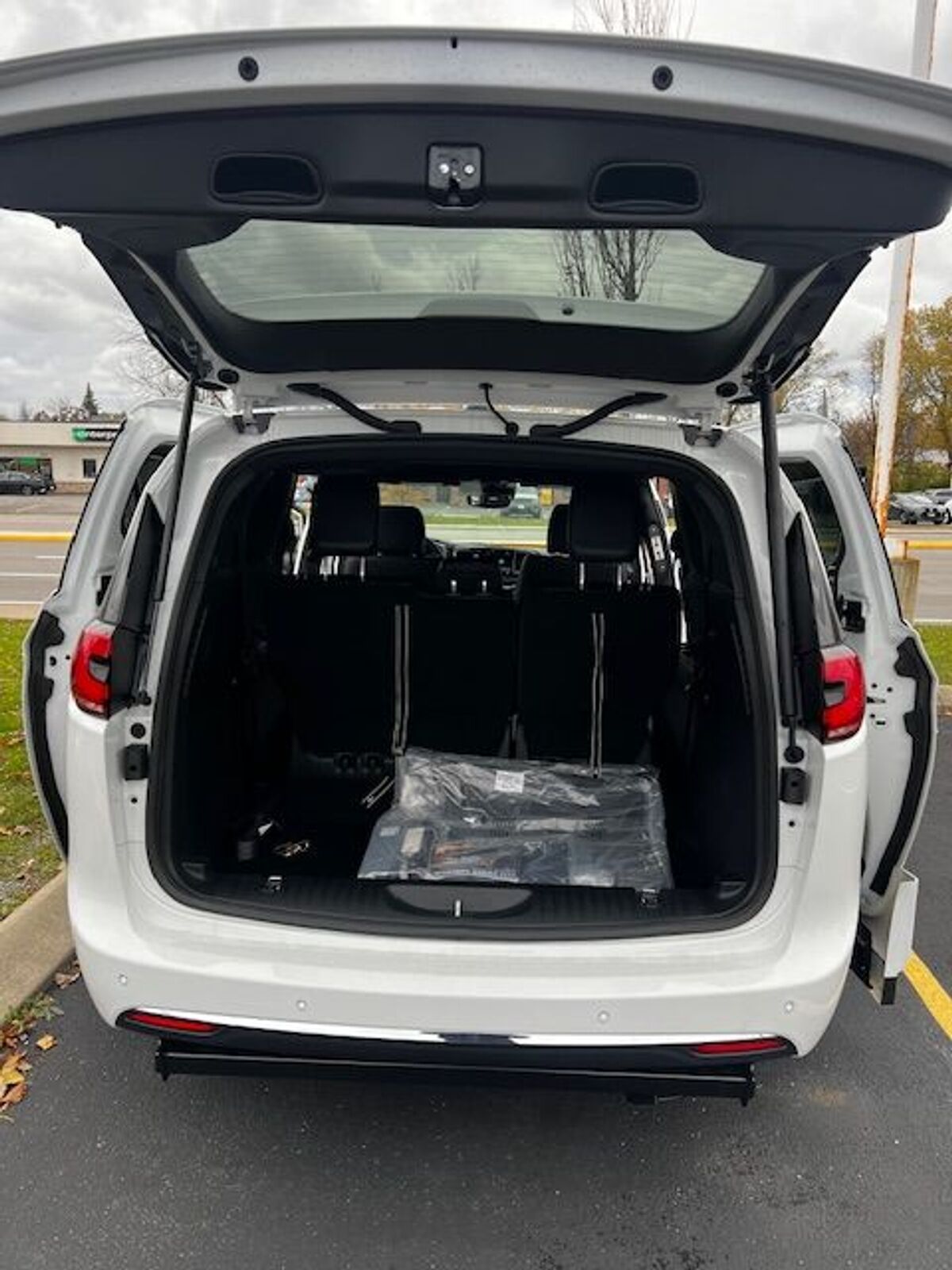 2026 Chrysler Pacifica Select - Photo 7