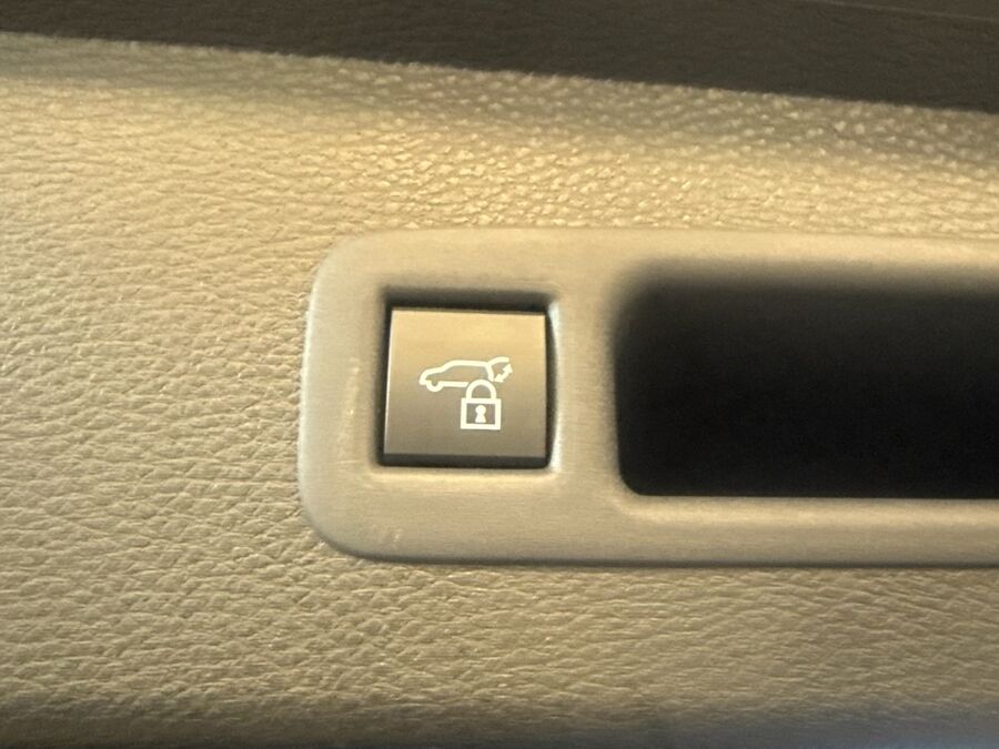 2025 Toyota Sienna XLE - Photo 7