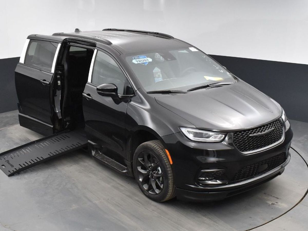 2023 Chrysler Pacifica Touring L - Photo 14
