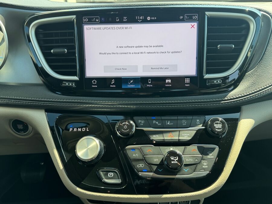 2024 Chrysler Pacifica Touring L - Photo 12
